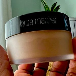 Laura Mercier Translucent Setting Powder - medium deep